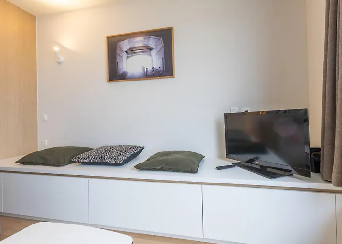 Lecomte - The Shoreline Coastal Walks 190