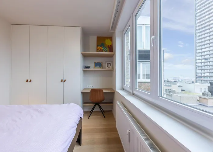 Lecomte - The Shoreline Coastal Walks 190 Oostende