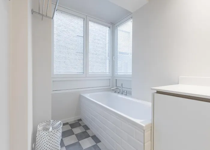 Lecomte - The Shoreline Coastal Walks 190