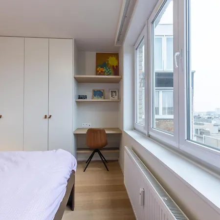 Ermitage Coastal Walks 190 *