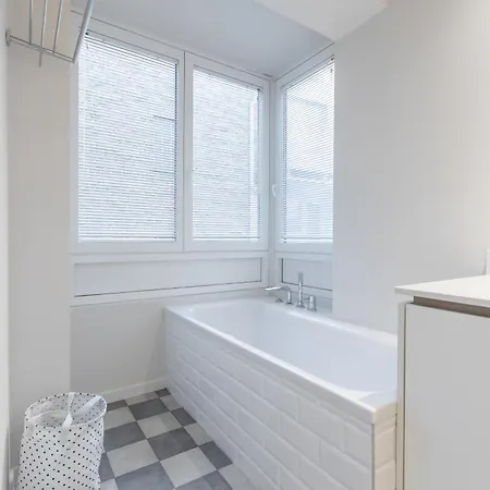 Ermitage Coastal Walks 190