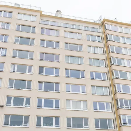 Ermitage Coastal Walks 190 *